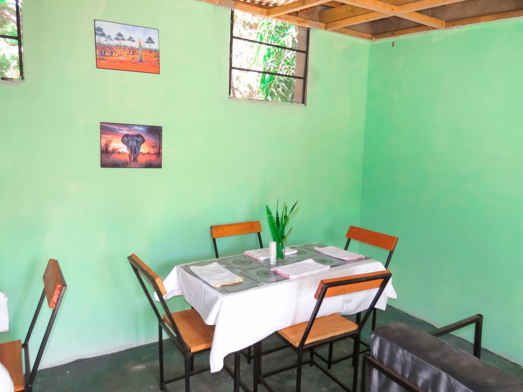 Ngorongoro Villa And Restaurant Karatu Exterior photo