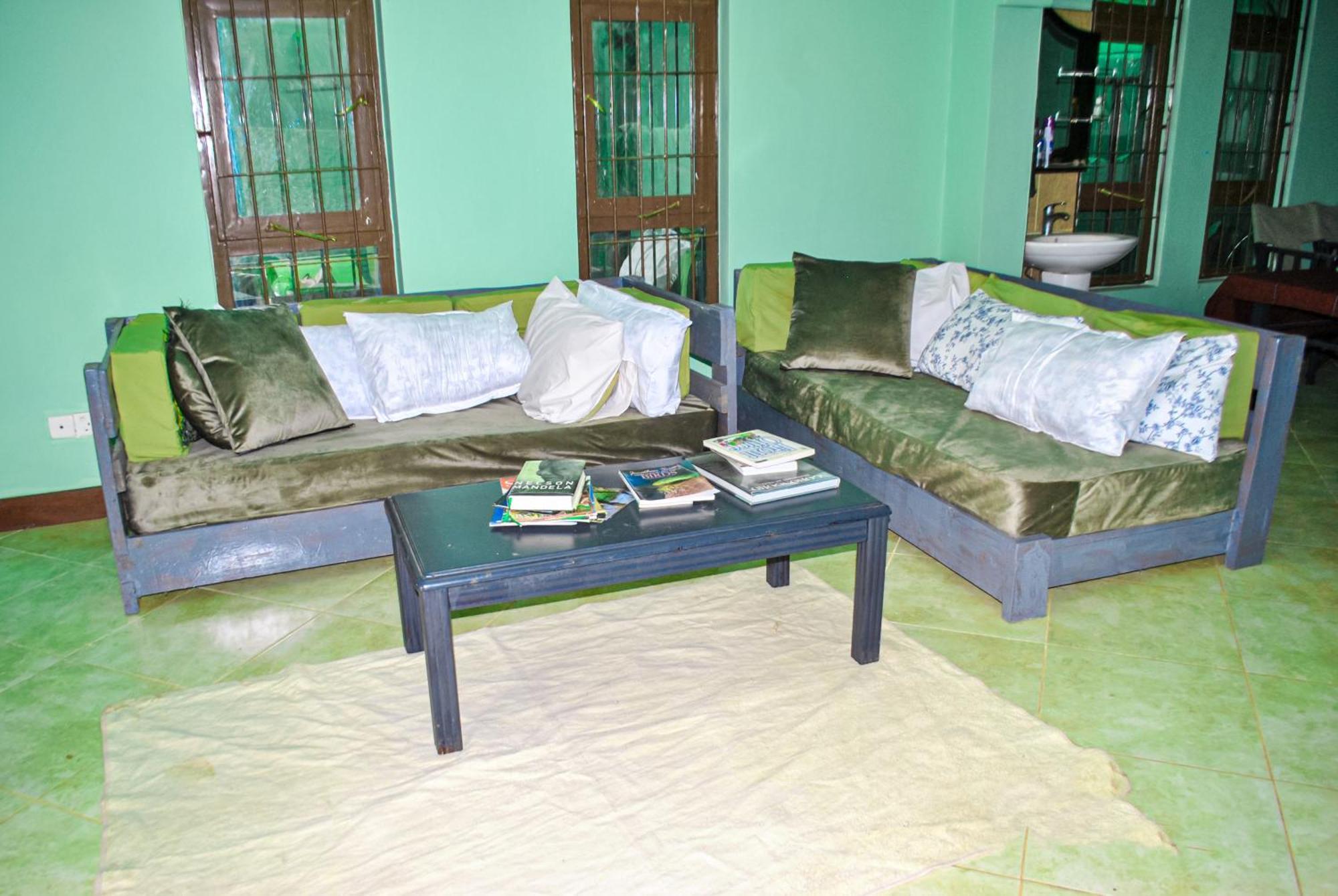 Ngorongoro Villa And Restaurant Karatu Exterior photo